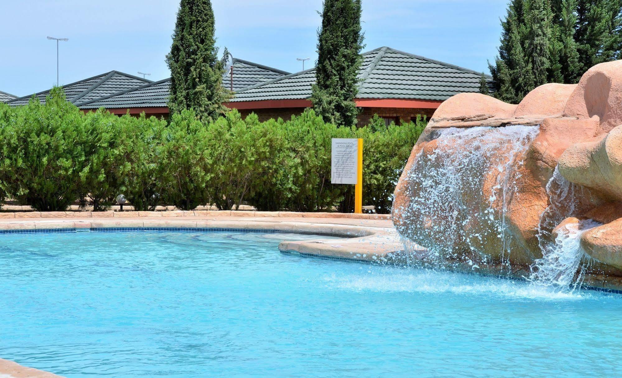 Cresta Jwaneng Hotel Bagian luar foto
