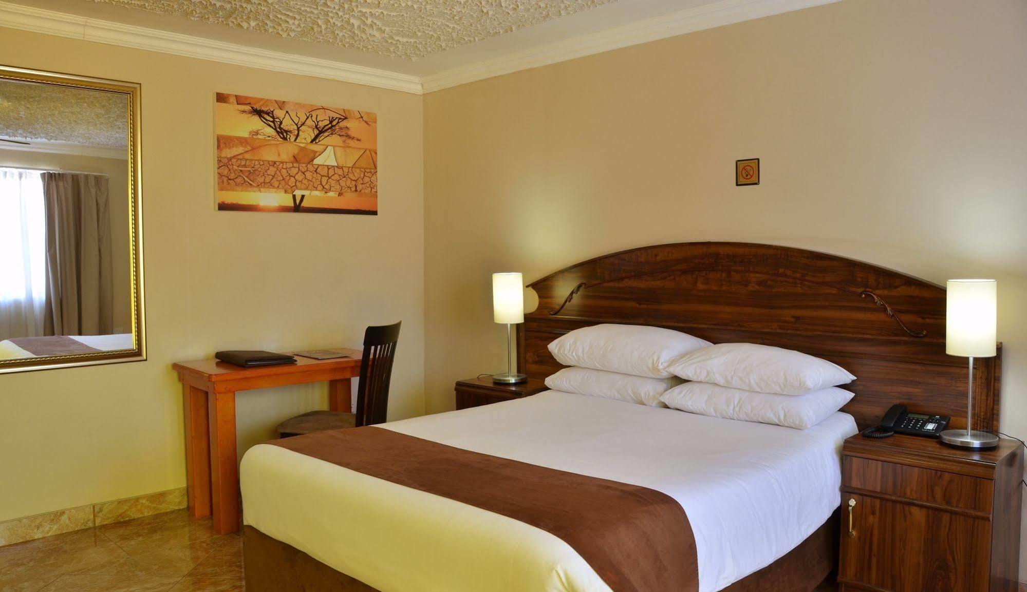 Cresta Jwaneng Hotel Bagian luar foto