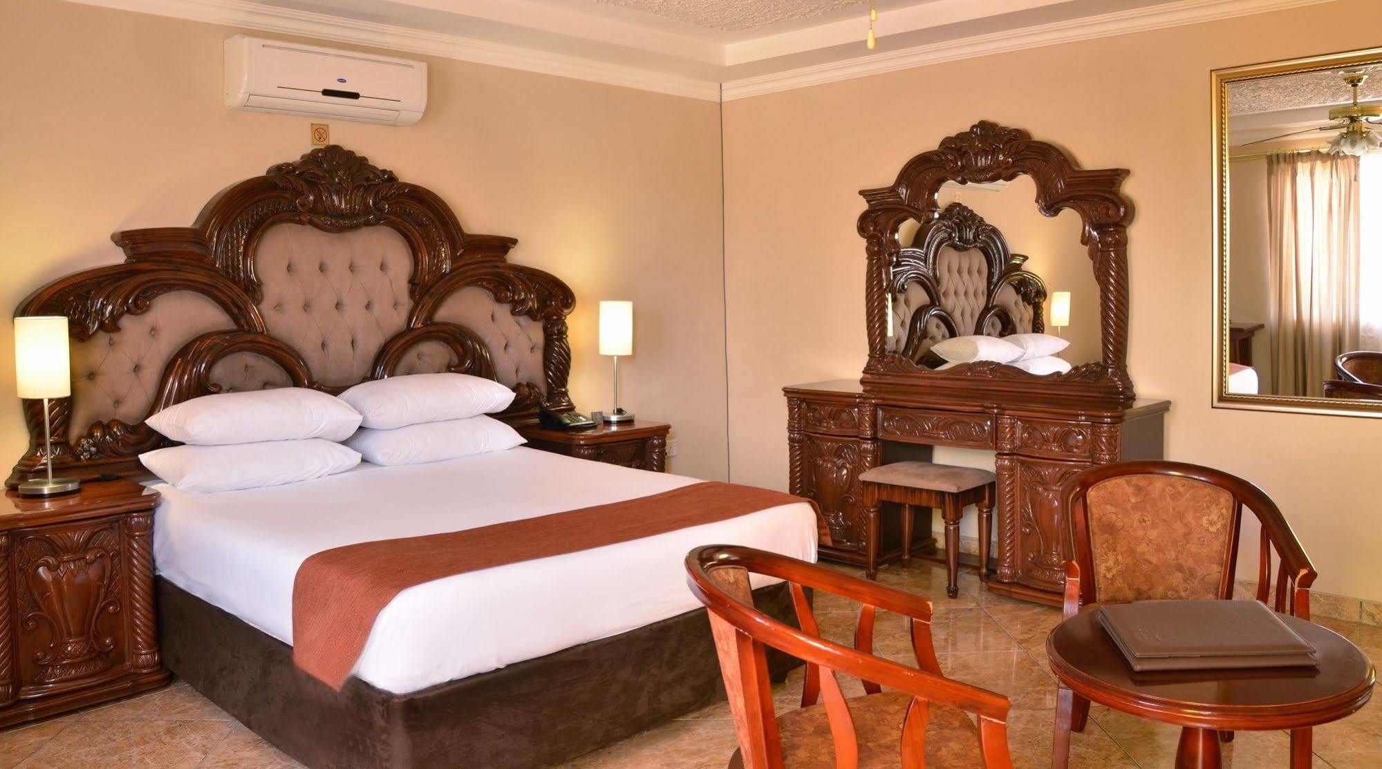 Cresta Jwaneng Hotel Bagian luar foto