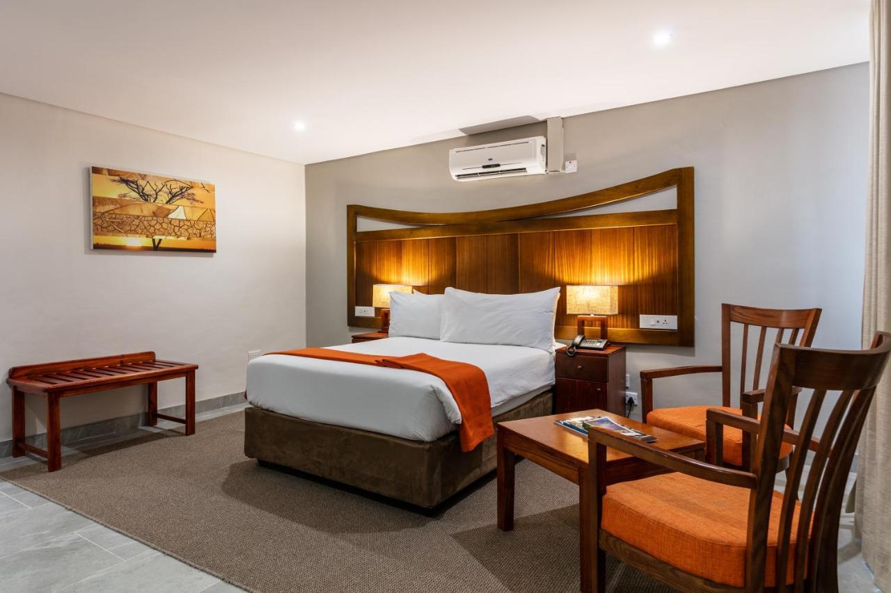 Cresta Jwaneng Hotel Bagian luar foto