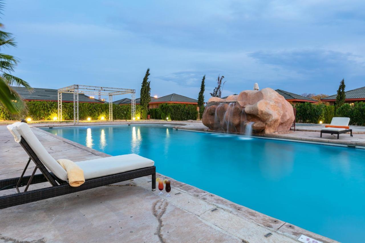 Cresta Jwaneng Hotel Bagian luar foto