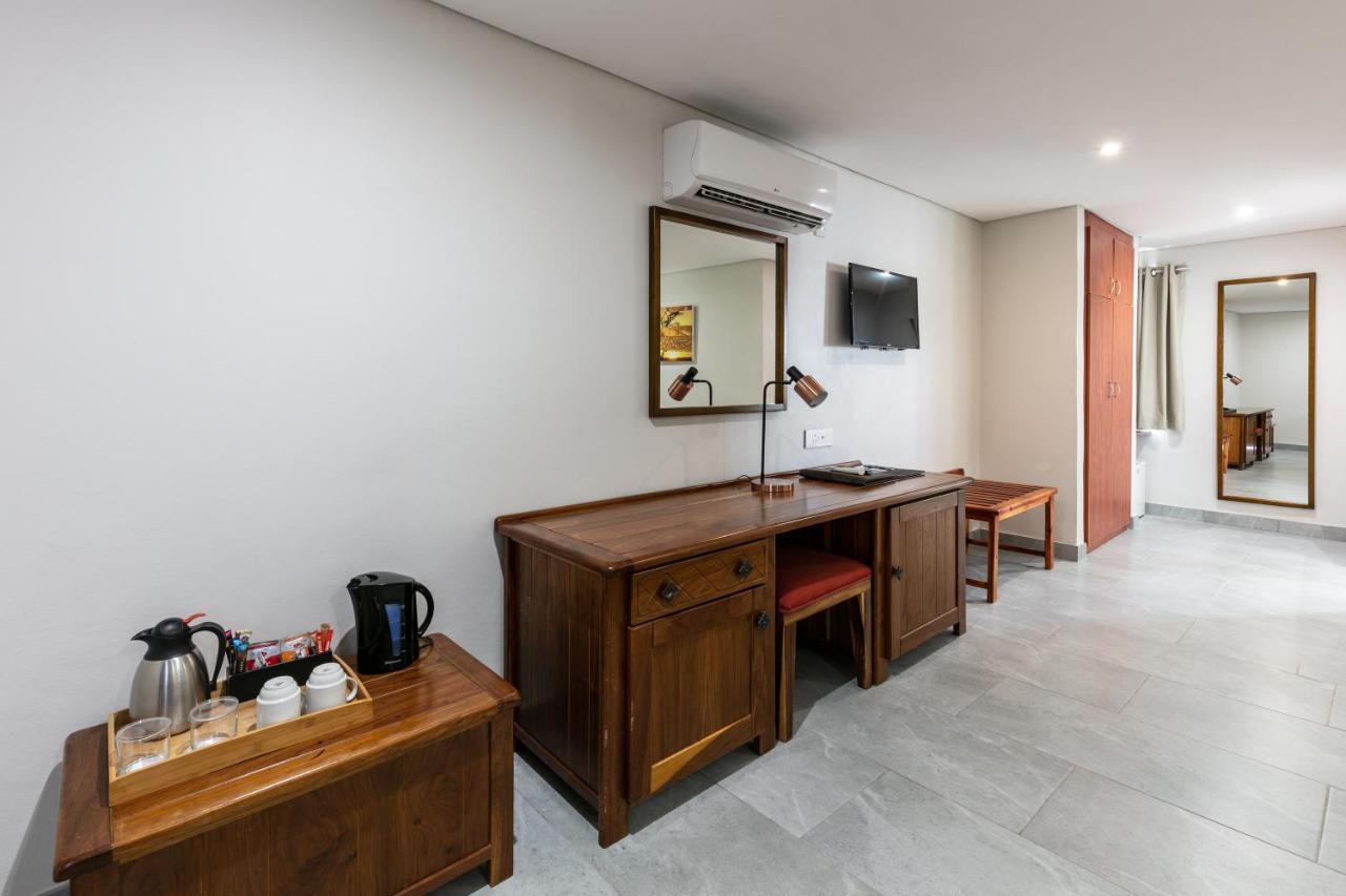 Cresta Jwaneng Hotel Bagian luar foto