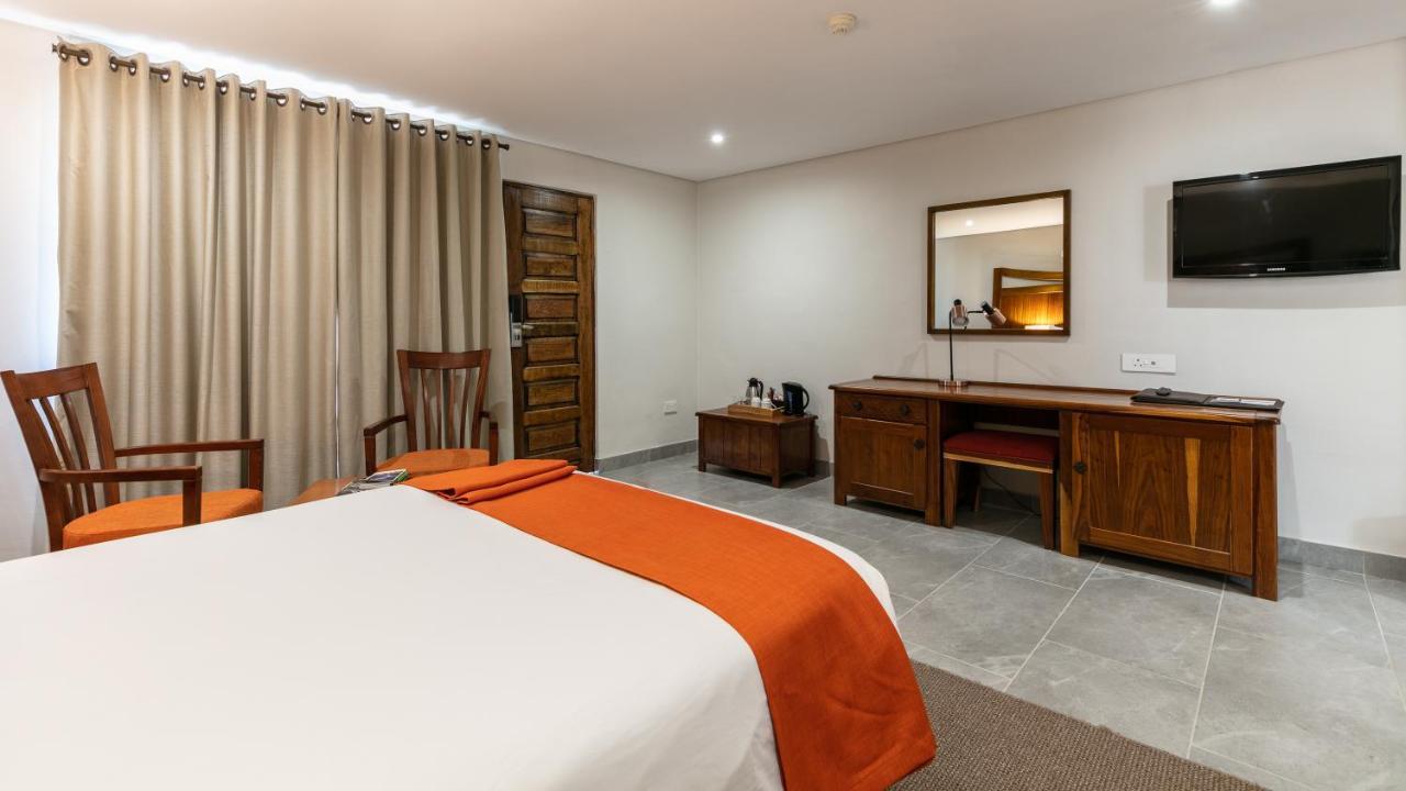Cresta Jwaneng Hotel Bagian luar foto