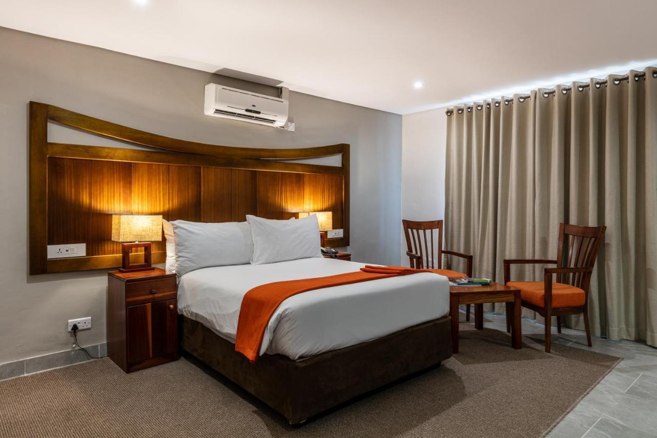 Cresta Jwaneng Hotel Bagian luar foto